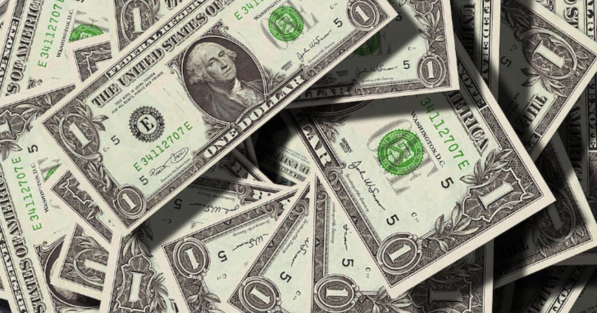 El Dólar cierra jornada en 19.83 pesos a la venta