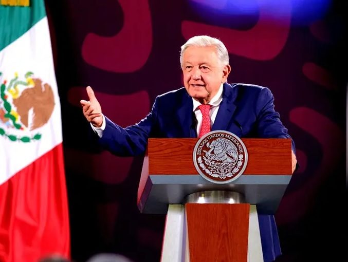 López Obrador rechaza riesgo de inversiones por reforma judicial como advirtió Ken Salzar