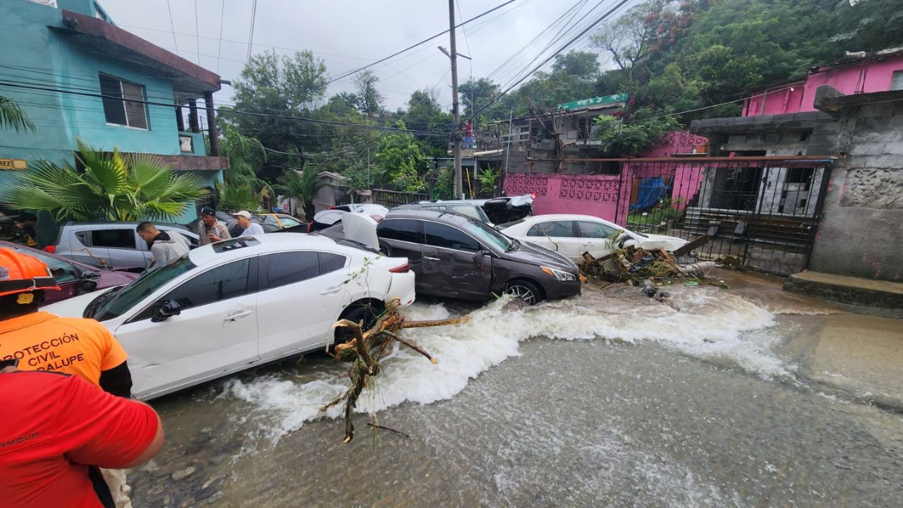 Intensas lluvias en Monterrey dejan 3 muertos