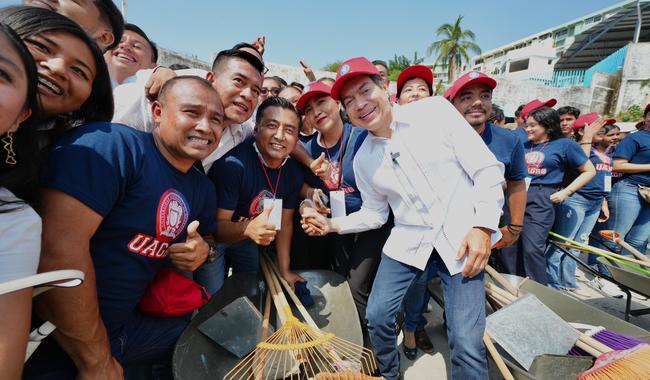 Titular de la SEP agradece a universitarios por su labor en favor de Acapulco al participar en las brigadas de limpieza