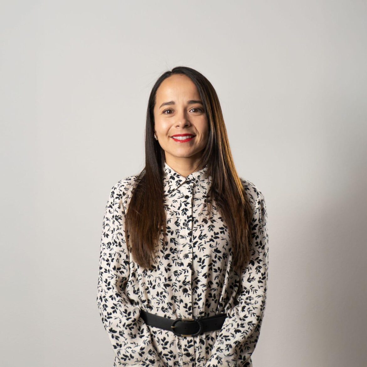 EXIGE OLIVIA AGUIRRE PISO PAREJO EN MEDIOS OFICIALES