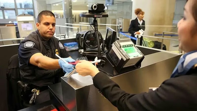 EU IMPONE VETO MIGRATORIO A 12 PAÍSES Y RESTRINGE A OTROS 7 POR SEGURIDAD NACIONAL