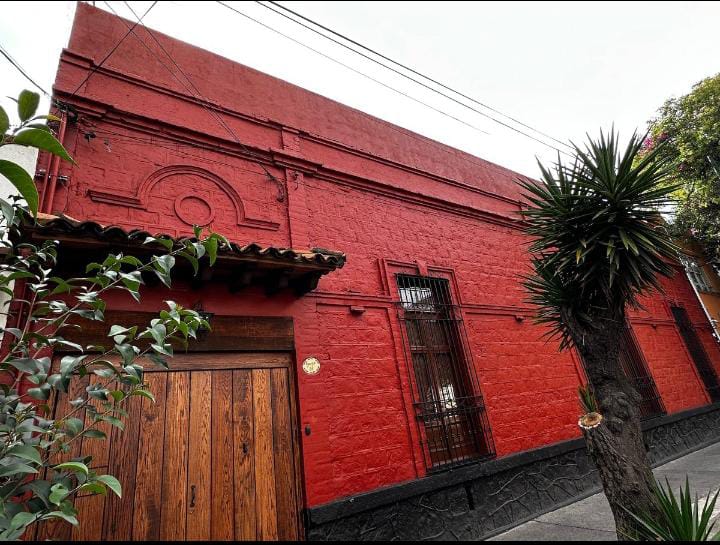 “LA CASA ROJA”: EL SECRETO DE FRIDA QUE POR FIN SE REVELA