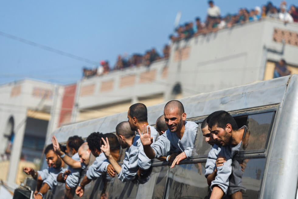Así recibieron a rehenes israelíes y presos palestinos liberados en Gaza