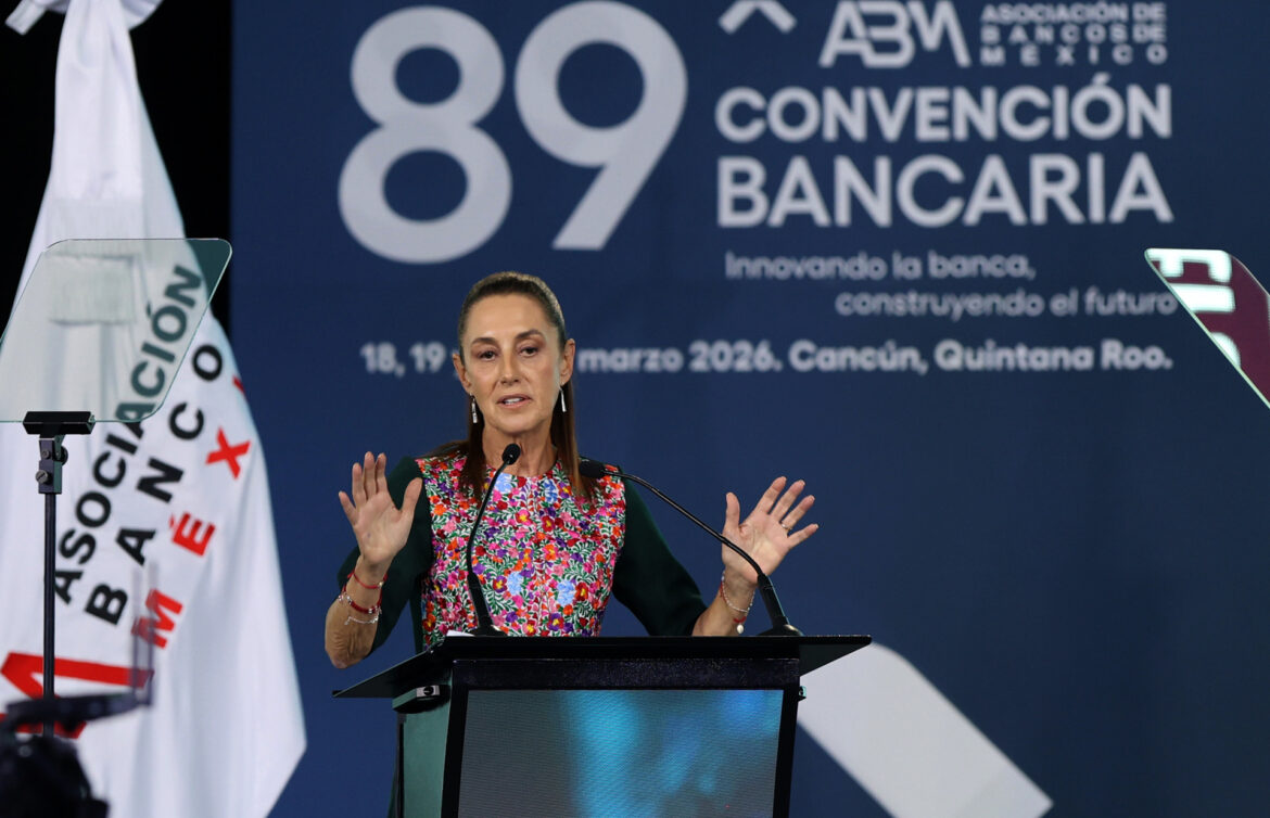 Anuncia Sheinbaum obligatoriedad de pago digital en gasolineras y casetas para 2026