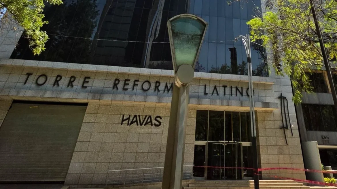 Mujer muere tras caer desde balcón de Torre Reforma Latino en la Ciudad de México