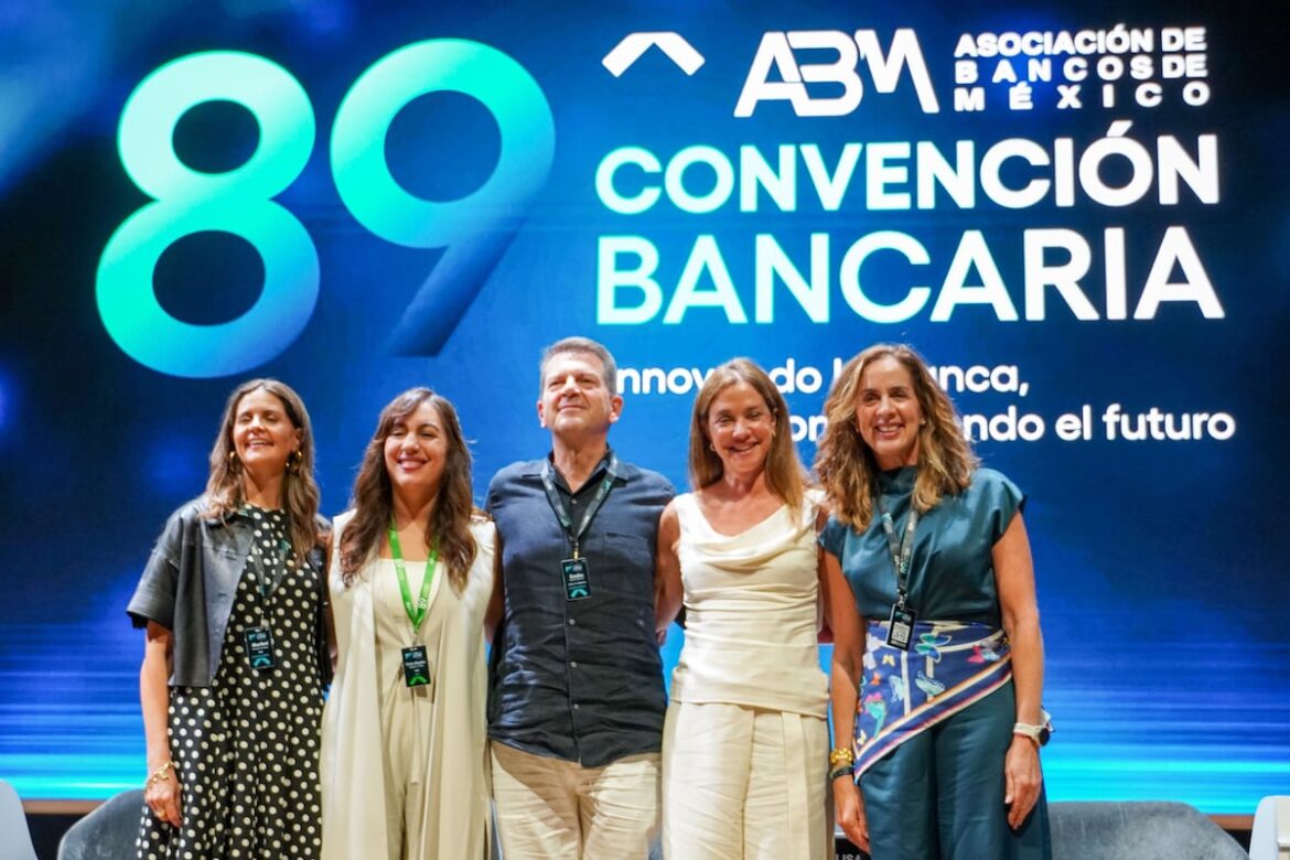 Anuncian reforma al SPEI y Distrito Financiero en Cancún durante la 89ª Convención Bancaria