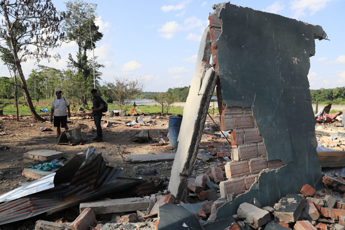 Medios revelan que bombardeo conjunto de Ecuador y EE.UU. destruyó una granja lechera, no un campamento narco