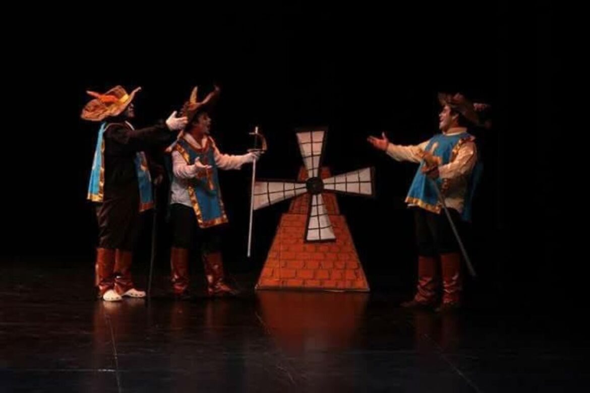 Subastan decorado de Dalí en París y manuscrito de Kerouac alcanza 12 mdd