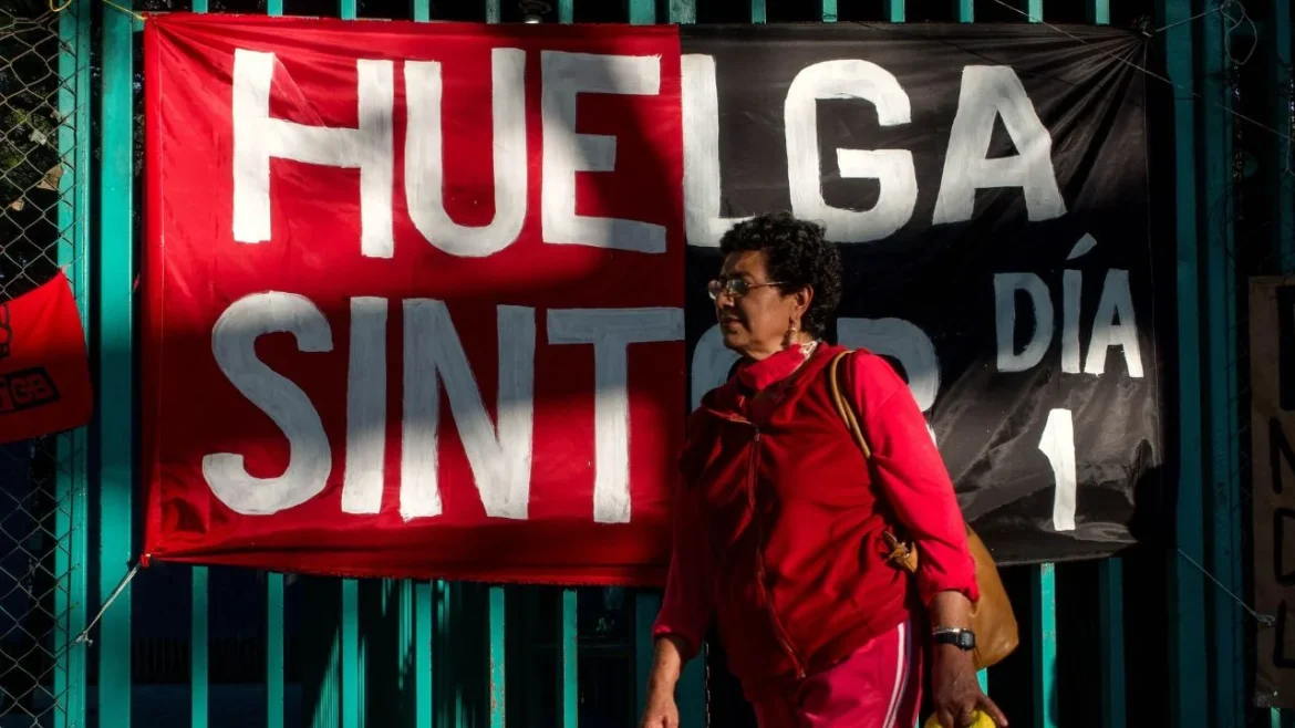 Huelga paraliza 20 planteles del Colegio de Bachilleres en CDMX