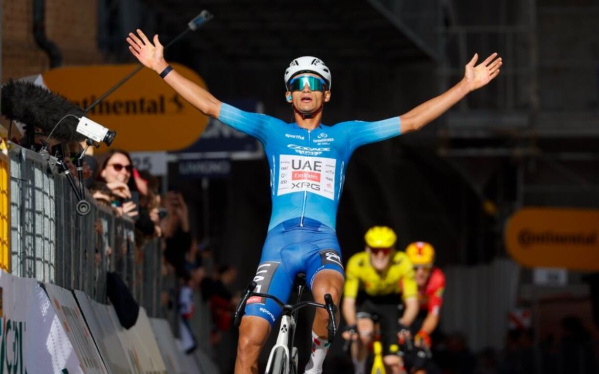 Isaac del Toro se encamina a hacer historia como el primer mexicano en ganar la Tirreno-Adriático