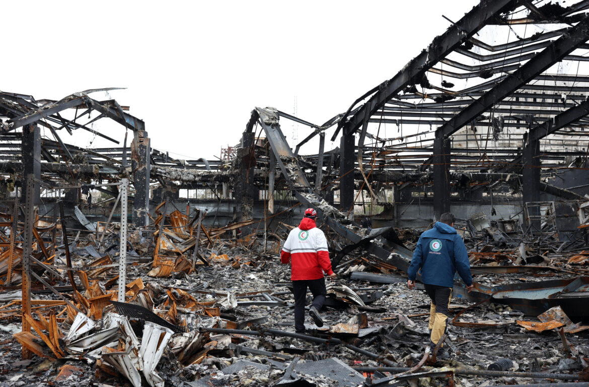 Irán amenaza con “prender fuego” a tropas de EU mientras crece presión por incursión terrestre