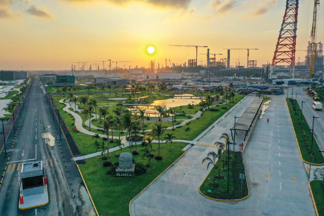 Explosión e incendio en Refinería Dos Bocas deja cinco muertos en Tabasco