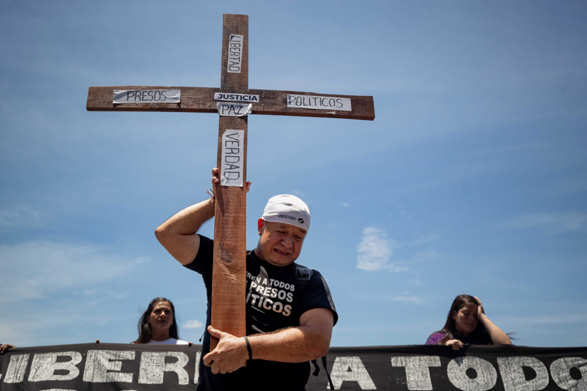 Juez rechaza desestimar caso de Maduro y Flores; defensa alega bloqueo de fondos