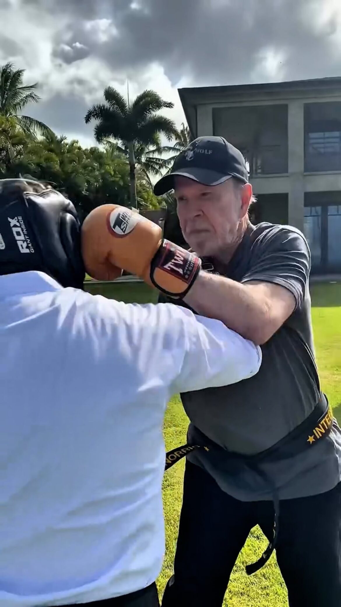 Fallece Chuck Norris a los 86 años en Hawái tras emergencia médica