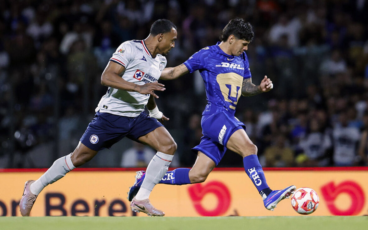 Cruz Azul y Pumas empatan 2-2 en dramático clásico de la Liga MX