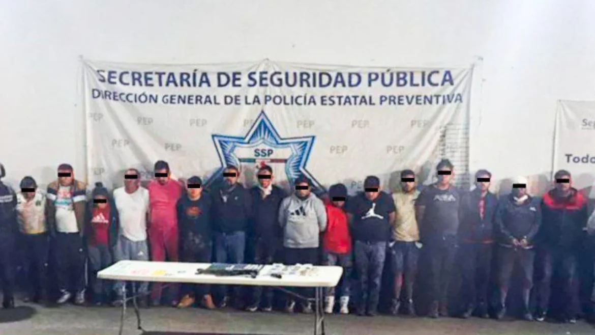Detienen en Puebla a 16 presuntos integrantes de La Familia Michoacana por extorsión en Mercado Morelos