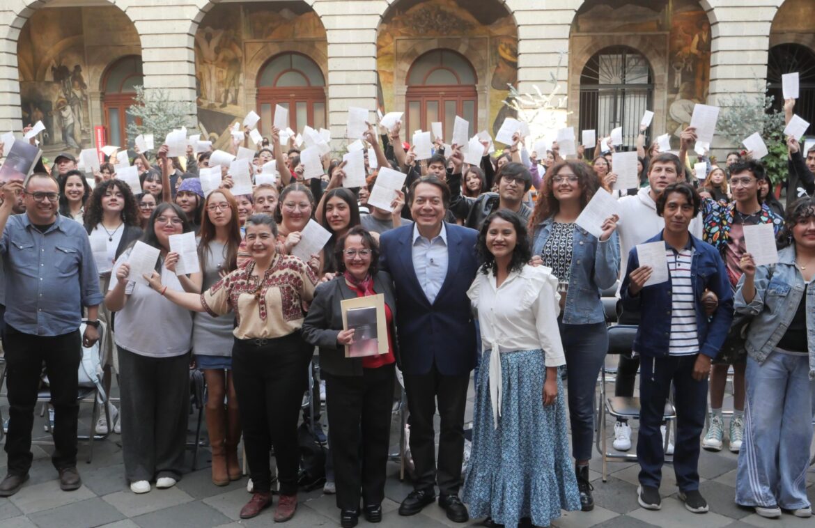 Mario Delgado reporta inversión histórica de 23 mil millones de pesos en educación para Oaxaca