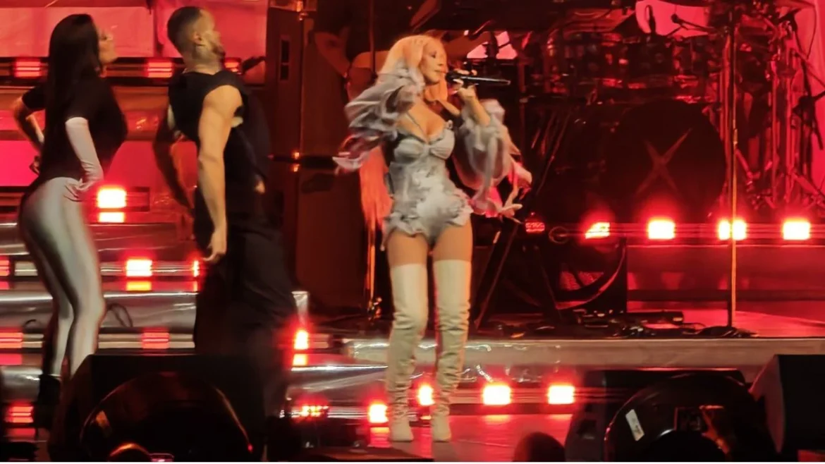 Christina Aguilera decepciona en CDMX con concierto corto y errores