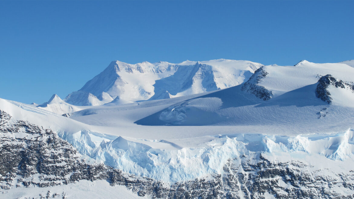 México realiza su primera expedición científica a la Antártida con apoyo de Ucrania