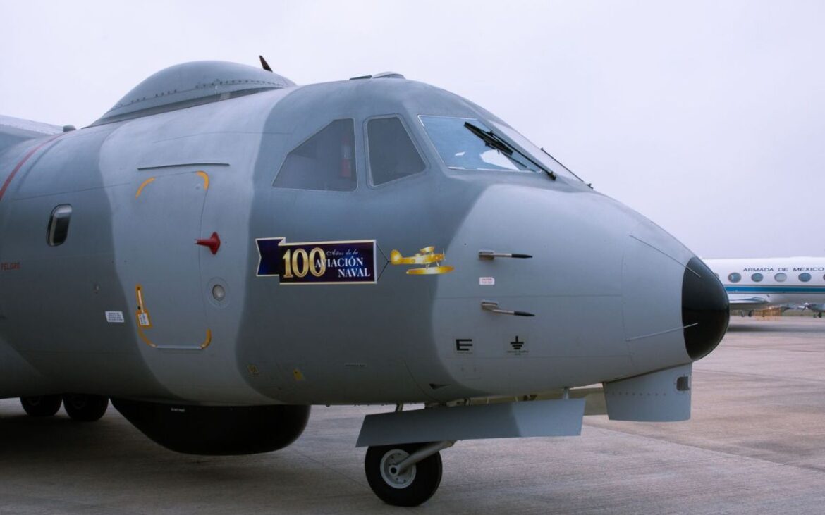 Marina anuncia compra de 36 aeronaves en centenario de su aviación