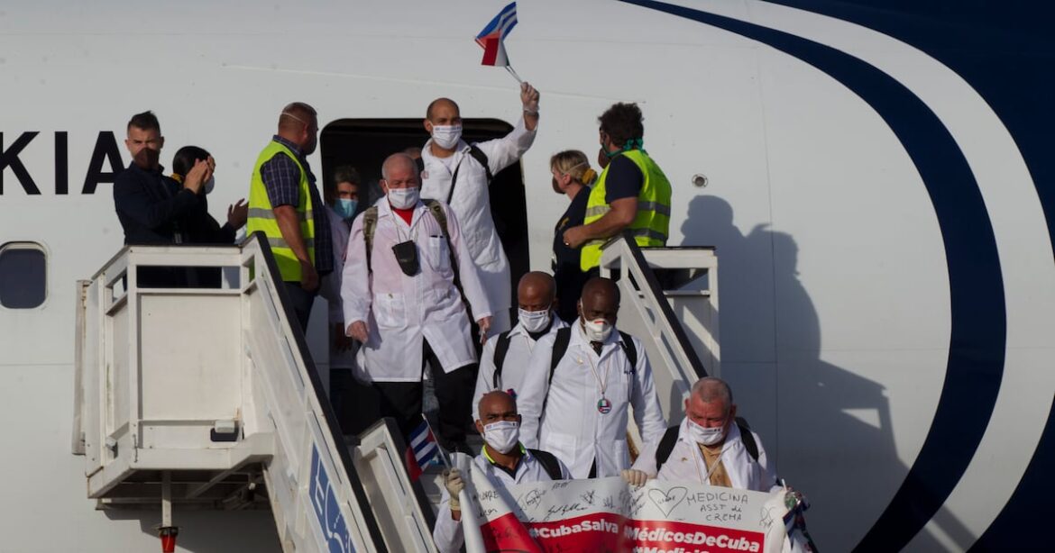 Defiende Sheinbaum cooperación sanitaria con Cuba y rechaza presiones externas