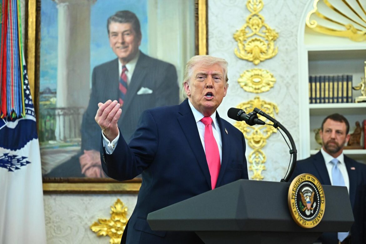 Trump afirma tener canal abierto con Irán mientras EE.UU. despliega tropas y el petróleo supera los 100 dólares