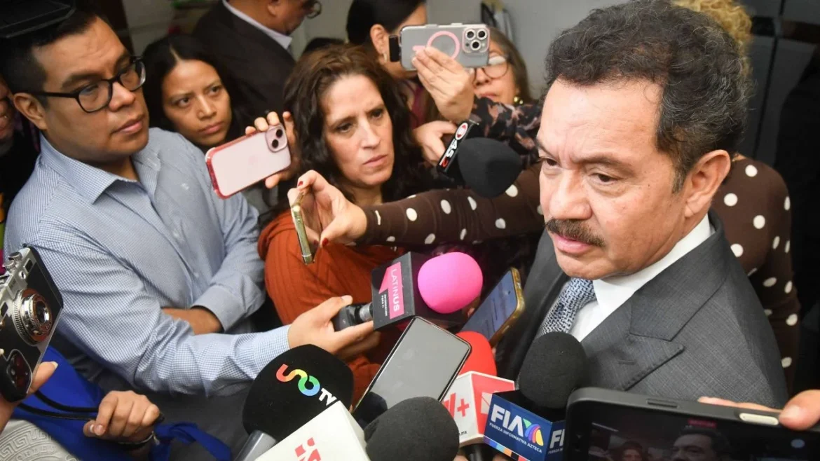 Suspenden en el Senado discusión del Plan B electoral por controversia sobre número de regidores