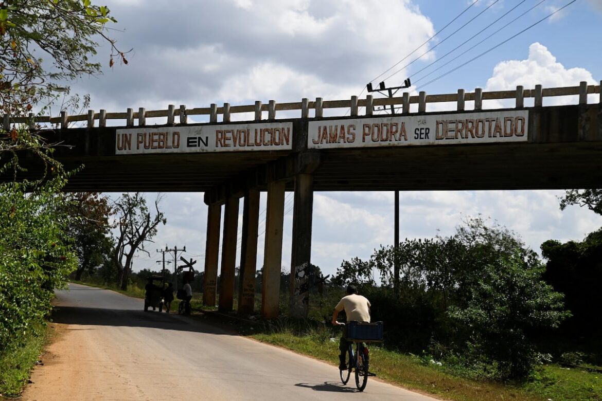 AMLO rompe su retiro político para impulsar colecta a favor de Cuba y condenar presión de EE.UU.