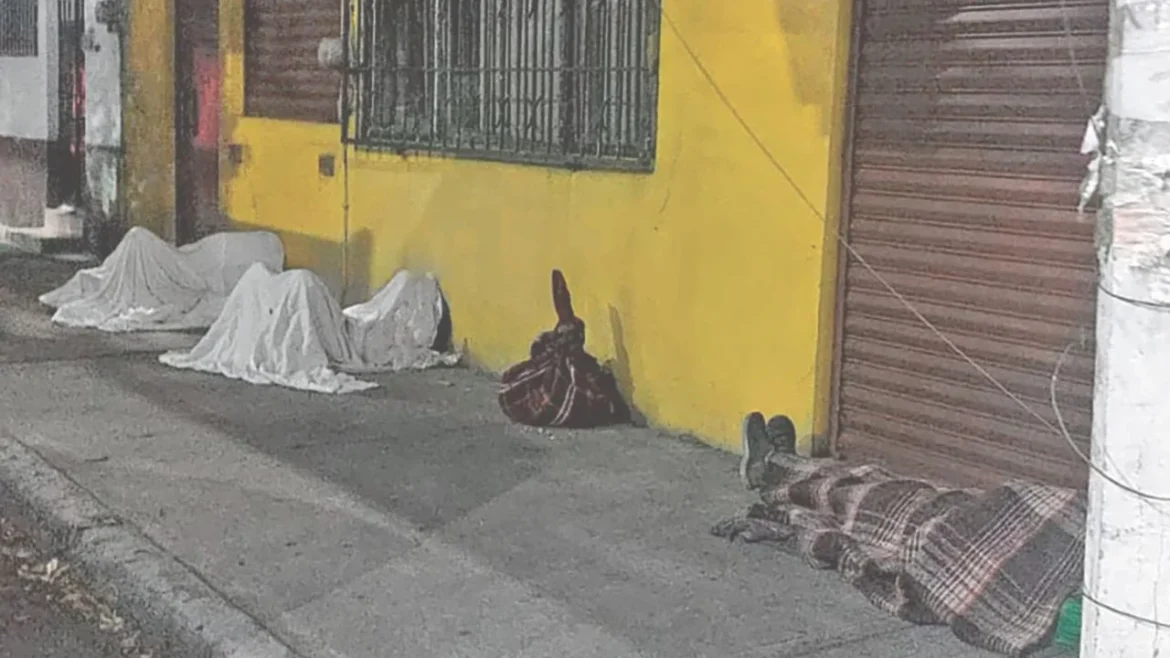 Vecinos protestan por sobrepoblación en albergue de Viaducto Piedad