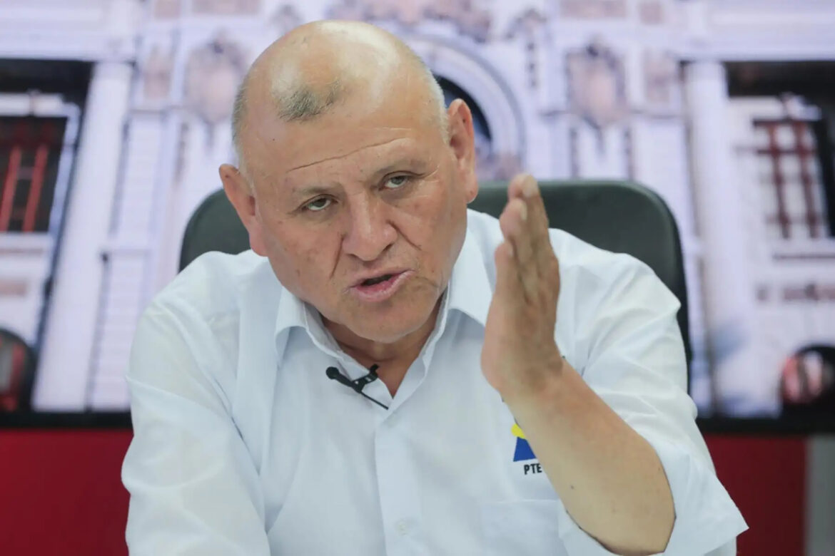 Fallece en accidente de tránsito Napoleón Becerra, candidato presidencial peruano