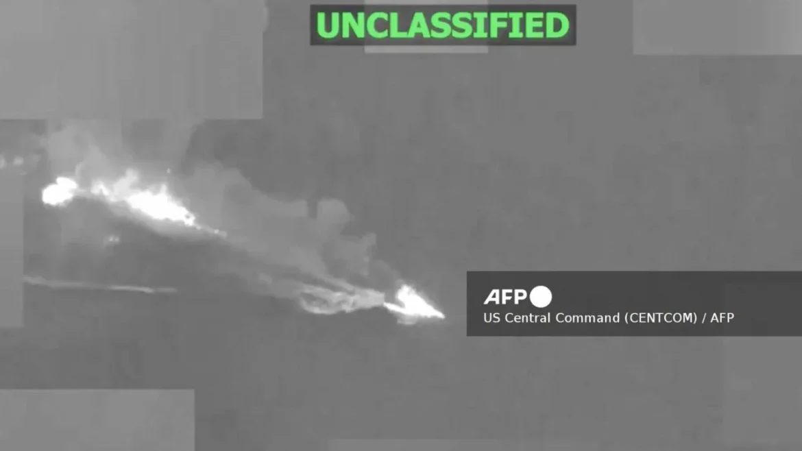 SOUTHCOM reporta destrucción de embarcación y captura de tres presuntos narcoterroristas en el Pacífico