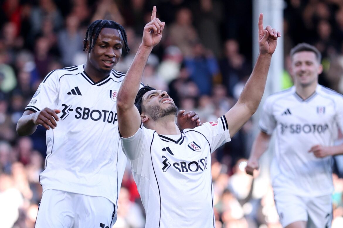 Raúl Jiménez impone récord de penaltis en la Premier League y anota en victoria del Fulham