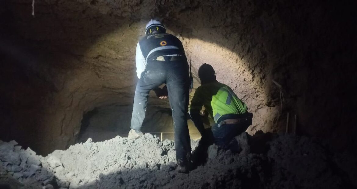 Continúan trabajos de rescate de cuatro mineros atrapados en mina de Sinaloa