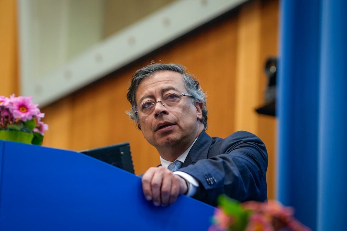 Colombia acusa a Ecuador de bombardeo tras hallar artefacto en frontera