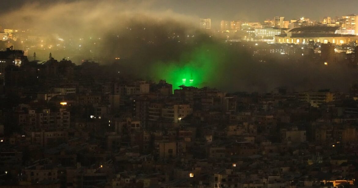 Trump anuncia tregua con Irán que Teherán desmiente mientras continúan los ataques