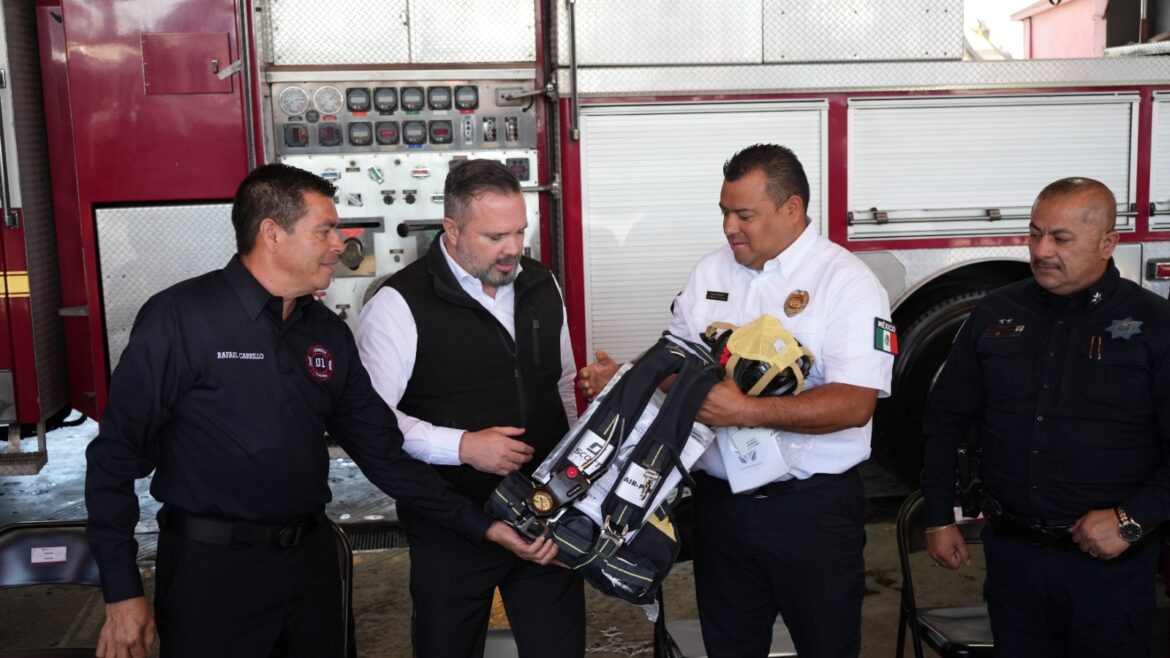 Bomberos de confianza exigen homologación salarial en Tijuana; critican fallas en bacheo y retraso en garita Otay II