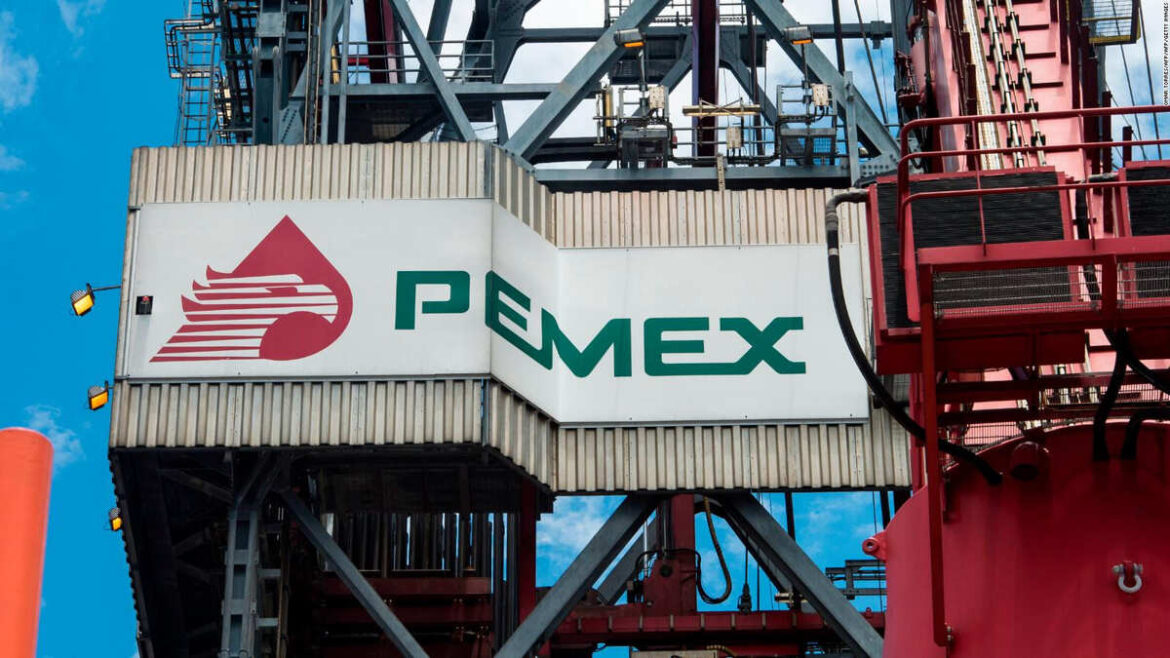 Denuncian deuda de PEMEX en EU y pactan bajar precio del diésel