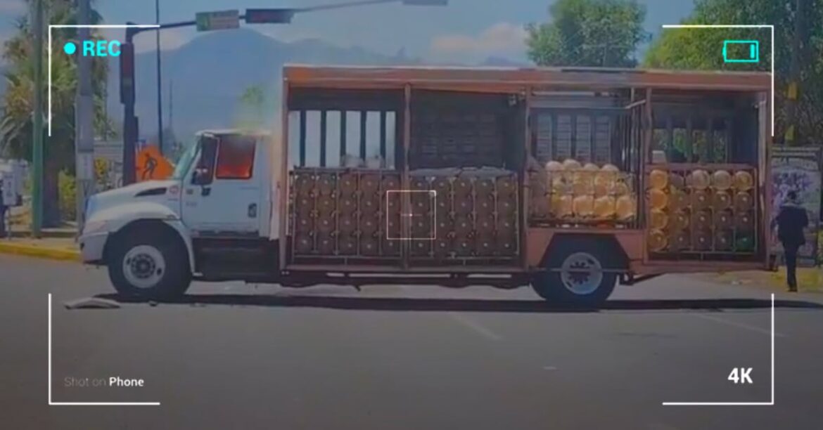 Comuneros de Arantepacua protestan con violencia en Morelia por noveno aniversario de irrupción policial