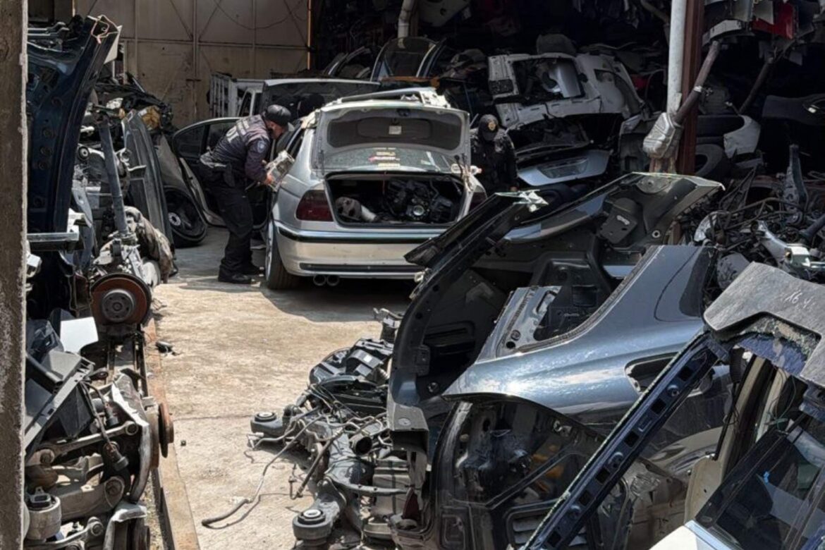 Desarticulan banda ‘Los Mancilla’ en Iztapalapa; aseguran 50 toneladas de autopartes y detienen a cinco personas