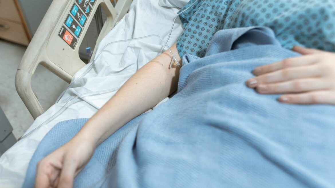 Investigan cuatro muertes y posible quinta víctima por sueros vitaminados en clínica de Hermosillo