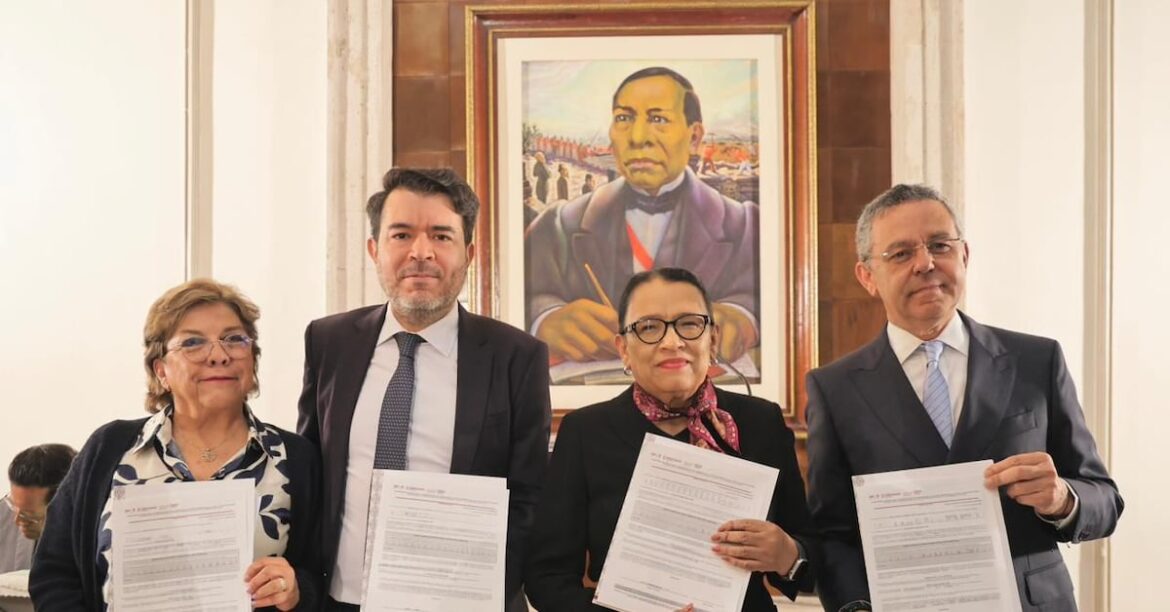 Presentan la CURP Biométrica como documento principal de identidad en México