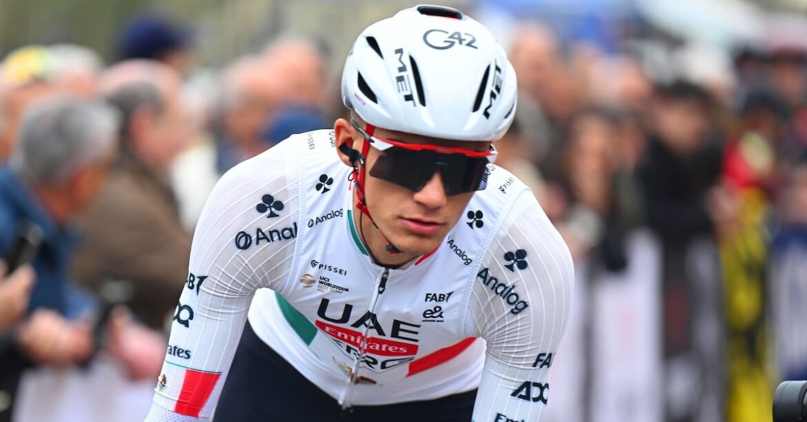 Isaac del Toro fuera de competencia por lesión muscular tras caída en Vuelta al País Vasco