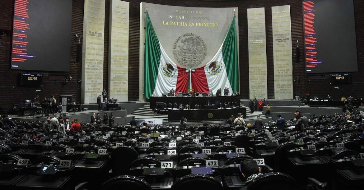 Legisladores avanzan en reformas laborales, Plan B electoral y ajustes fiscales al mezcal