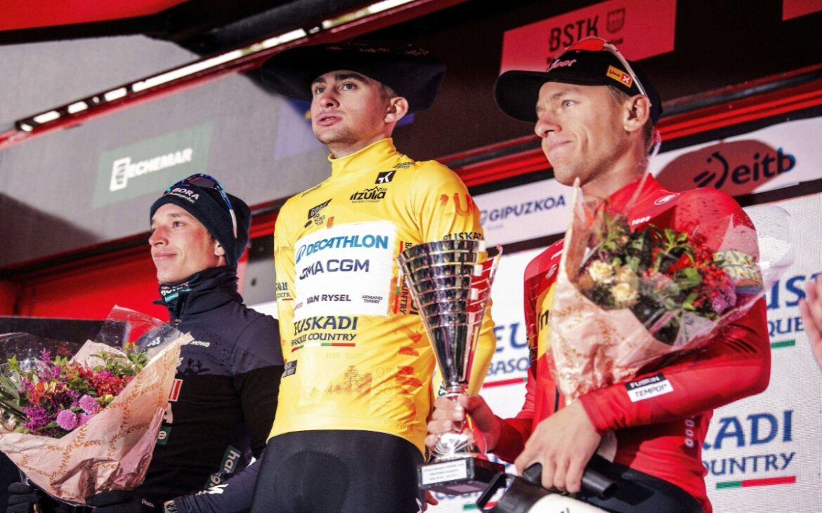 Paul Seixas gana la Vuelta al País Vasco; Van Aert se impone en la París-Roubaix