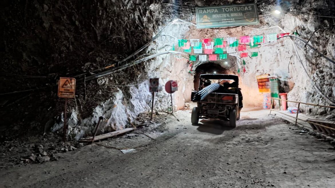 Continúan labores de rescate para tres mineros atrapados en mina Santa Fe en Sinaloa