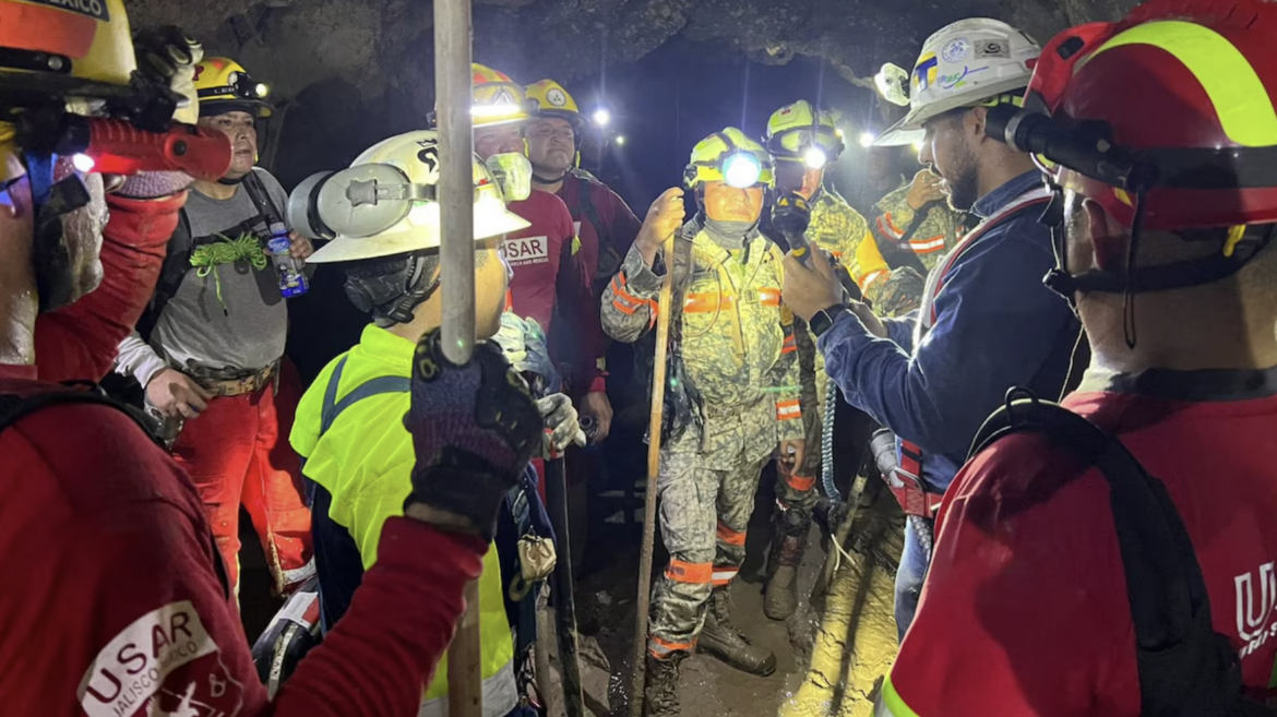 Rescatan con vida a minero en Sinaloa tras 13 días atrapado; hallan sin vida a un tercero
