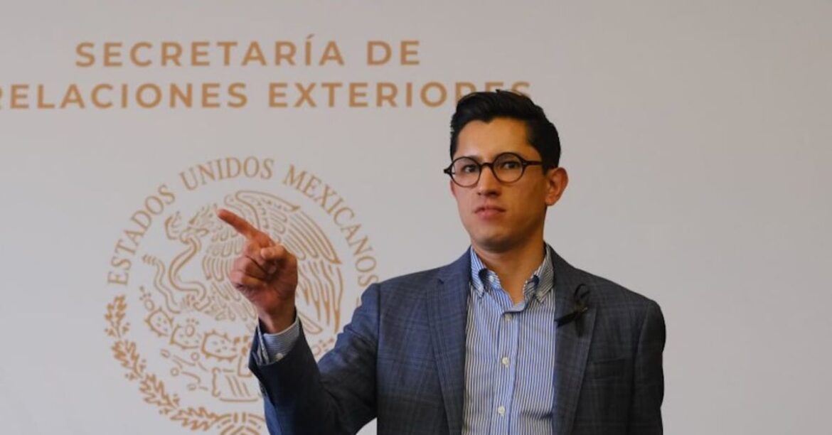 Roberto Velasco es ratificado como titular de la SRE y anuncia cambios graduales en su equipo