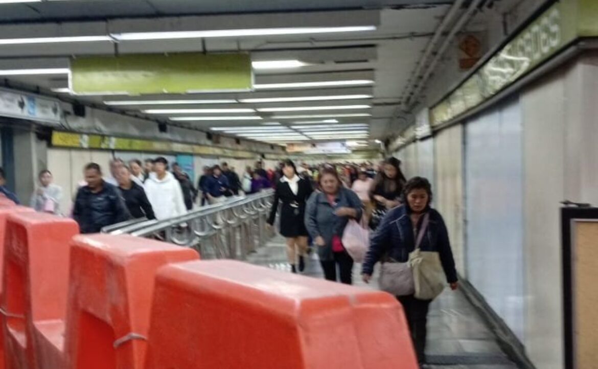 Fallas y retrasos afectan múltiples líneas del Metro de la Ciudad de México