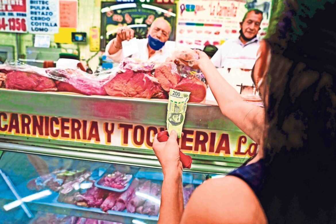 Analistas recortan pronóstico de crecimiento para México y elevan expectativas de inflación